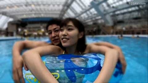 真的很柔软，第一次拍摄。 2148【南帕TV特别版】泡妞高手！在她男友的请求下，我试著去接她，因为他男友一直认为他的女朋友最近行为很可疑！如果你勾搭上一个男生，这个漆黑一片的黑介妹子就会立刻跟著你！她谎称没有男朋友，直奔饭店啪啪！最终，秘密被揭晓…