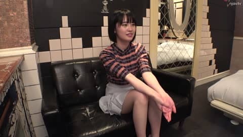  [男人汁水泛滥]虽然用手喷了，但还是随著性爱而流出来。在酒店的地板上制作男人汁的青森美女。网络AV应用→2007年AV体验拍摄